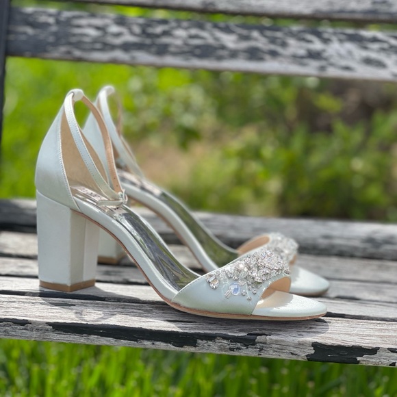 Badgley Mischka Tempest Embellished Block NWT
Heel Sandal size 9 - Picture 9 of 13